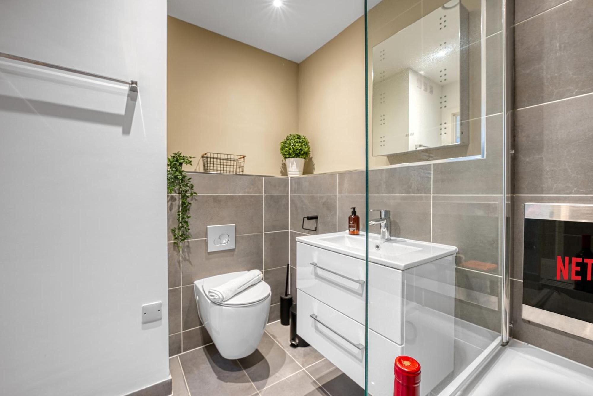 1 Bedroom Ocean Village Luxurious, Stylish & Cosy Apartment, Central Location In Southampton, Sleeps 4 - Summer Special Offer! - By Blue Puffin Stays Exterior foto