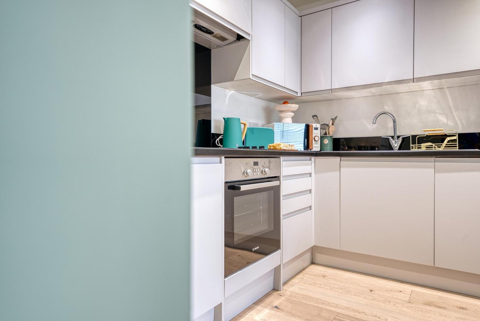 1 Bedroom Ocean Village Luxurious, Stylish & Cosy Apartment, Central Location In Southampton, Sleeps 4 - Summer Special Offer! - By Blue Puffin Stays Exterior foto